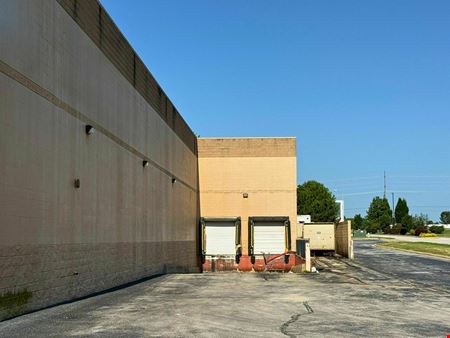 LARGE RETAIL BUILDING FOR SALE OR LEASE IN SOUTHWEST SPRINGFIELD