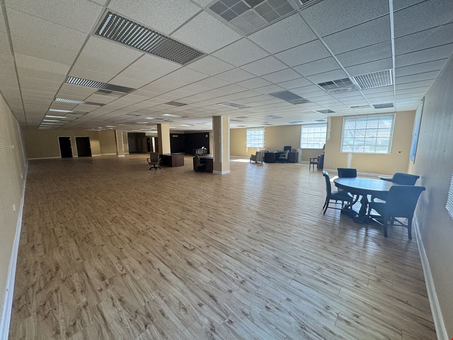 1570 N Main St