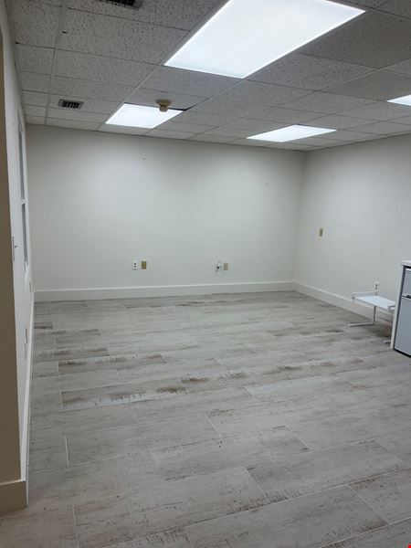 High-Visibility End-Cap Office