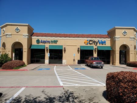 Las Colinas Village