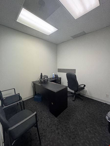 Gladstone Village Center (Retail Suite)