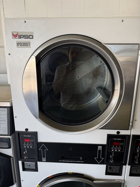 Washbrite Laundromat - 901 San Pedro Dr SE