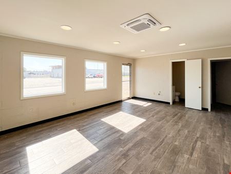 Office / Warehouse With Canopy Near Airline Hwy