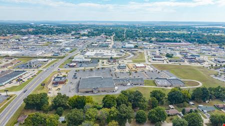 45,000 SF LARGE-FORMAT RETAIL / FLEXIBLE COMMERCIAL SPACE
