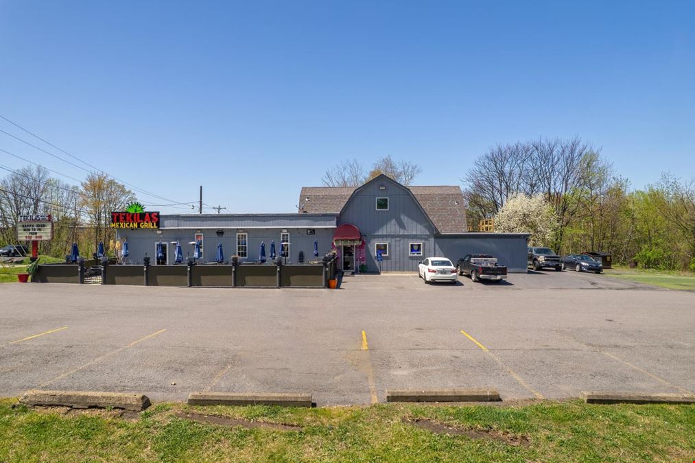Restaurant & Bar Near CenterPoint on Two Acres