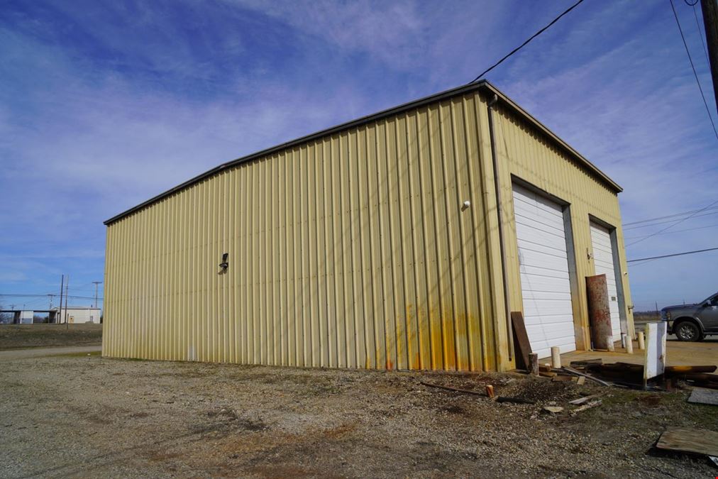 Insulated Commercial Building Easy Access! 103 S Allied Rd, Stroud