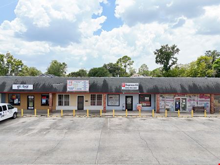 Salon Suite at Retail Convenience Center for Lease