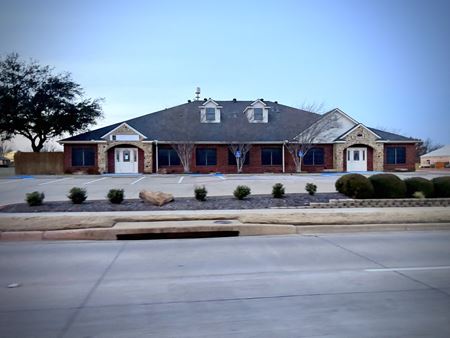 Commercial space at 649 NE Alsbury Blvd in Burleson