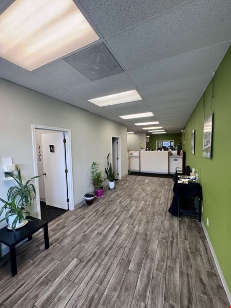 Gladstone Village Center (Retail Suite)