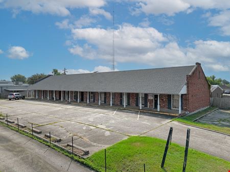 Five-Suite Office Building Minutes From I-12