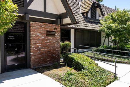 Coventry Square - 6215 N Fresno St