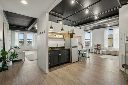 Multi-Income Building for Sale/Lease: Retail, Restaurant & Airbnb Ready!