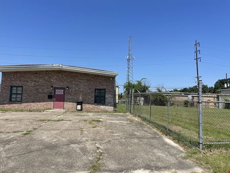 +/- 2,100 SF Office/Warehouse + Adjacent Lot For Lease