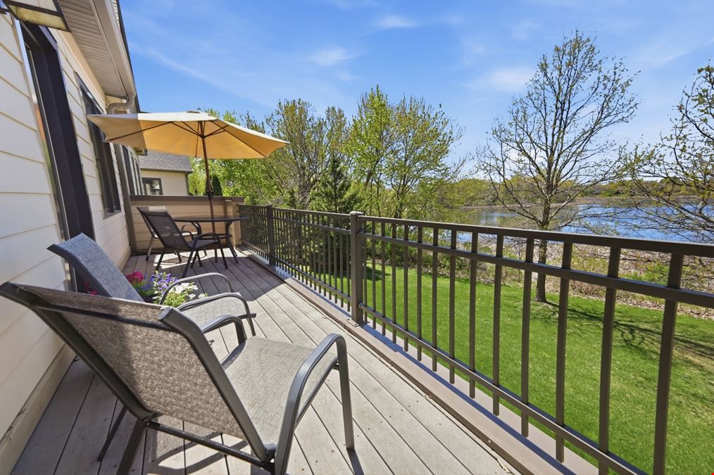 Beautiful Beacon Shore Office Park 2nd Floor Office Condo, located on Armstrong Lake in Oakdale!