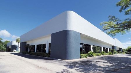 Polo Commerce Center