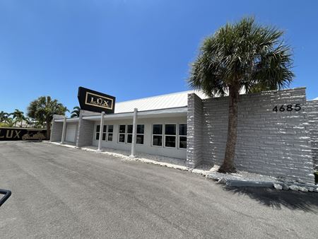 Retail space for Sale at 4685 North Tamiami Trail in Sarasota