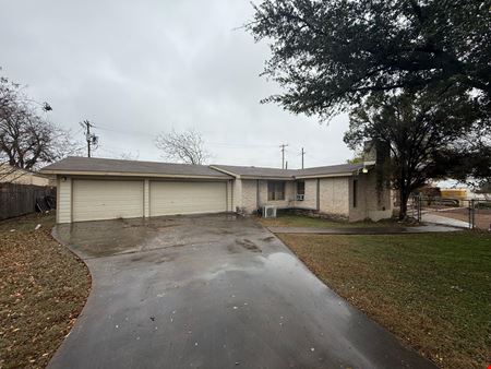 1204 W Pecan St