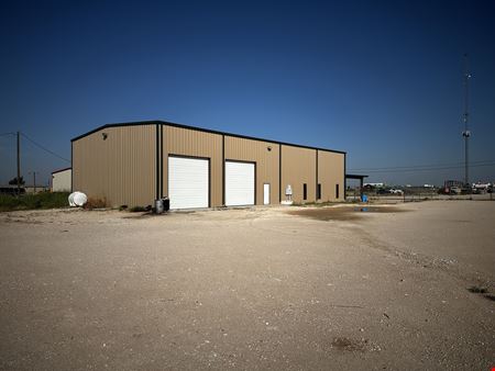 Small Versatile Office/Warehouse on 1 Acre