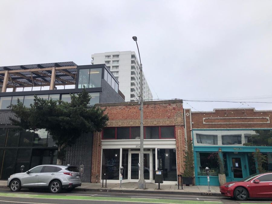 2736 Main St