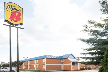 Retail space for Sale at Super 8 - Columbus, OH in Columbus