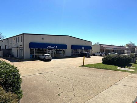 Heath Plaza 2058 - 2060 E Texas St.