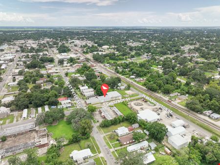Flexible Showroom / Warehouse Property ±9 Min from Hwy 90