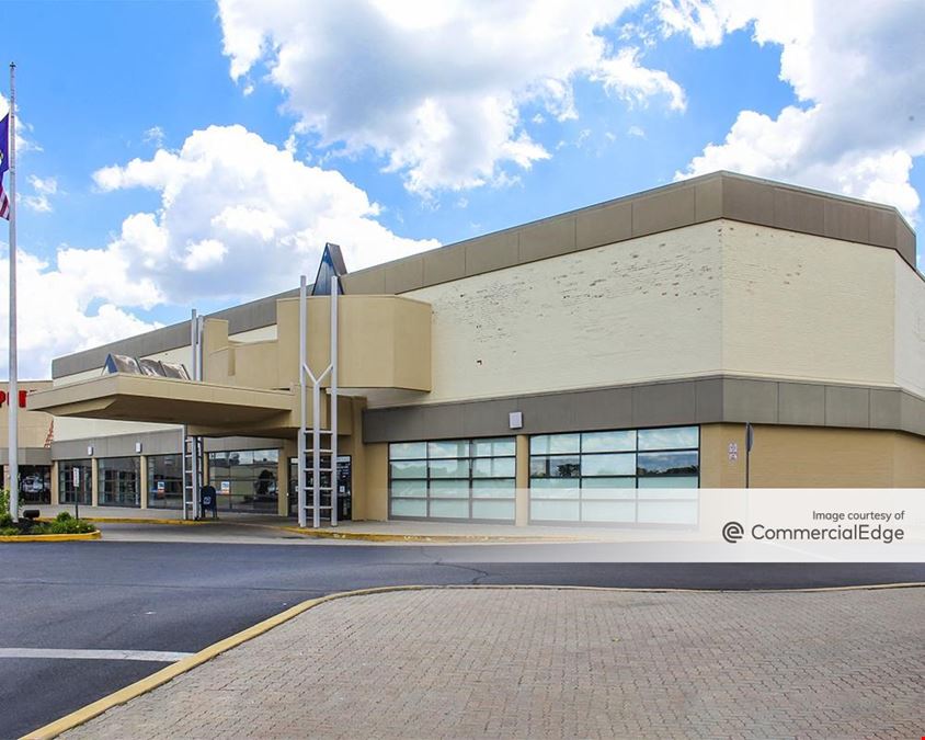 Dixie Medical Mall at Dixie Manor Shopping Center