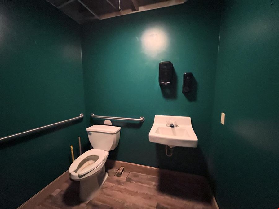 Eastport Marina Plaza - 2400-2519 N Main Street