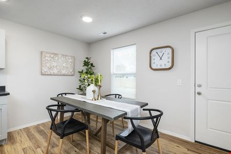 WESTBURY GARDENS | 94-UNIT SFR & DUPLEX STYLE RENTAL PORTFOLIO