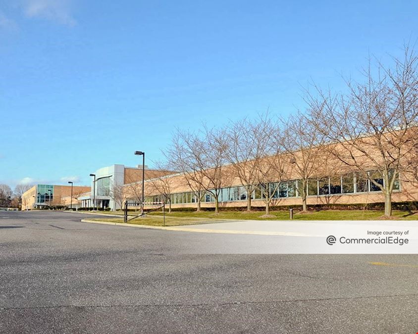 500 Commack Road, Commack, NY 11725