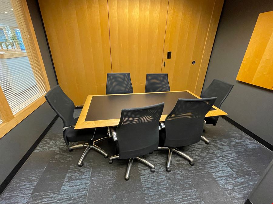 Stark Office Suites - Franklin Avenue Plaza