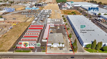Commercial space at Freestanding Heavy Industrial Building w/ Office/Showroom on ±1.15 AC in Visalia
