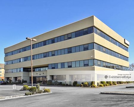 Commercial space at Pistilli Corporate Plaza in Whitestone