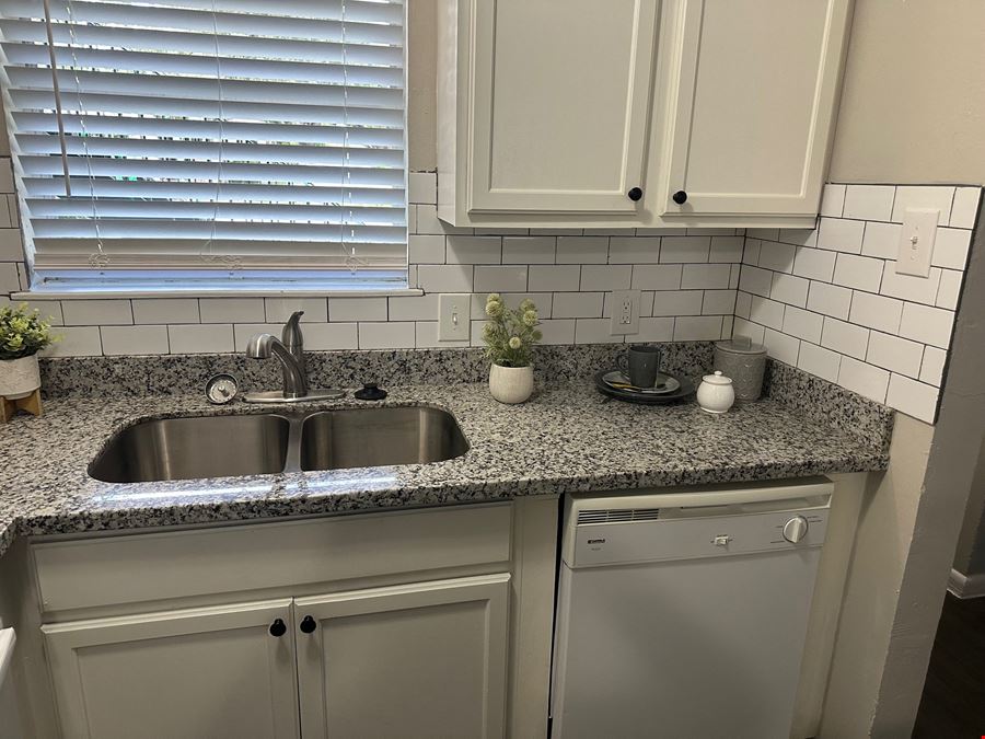 1101 E Main St, League City TX: 16 MULTI-FAMILY UNITS