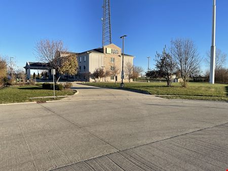LeRoy Plaza, Persimmon Drive
