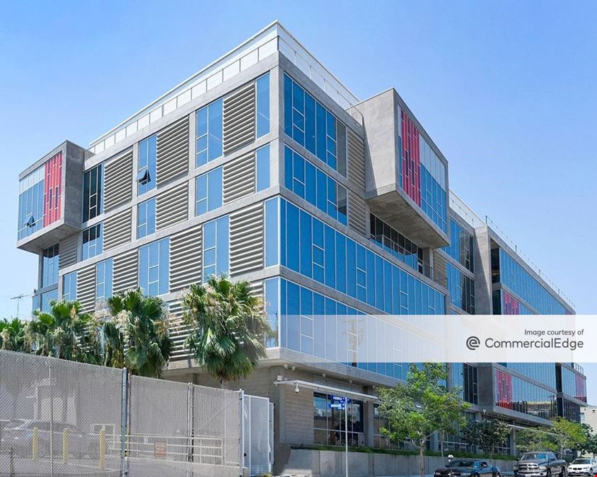 Formosa South at The Lot 1041 North Formosa Avenue, West Hollywood