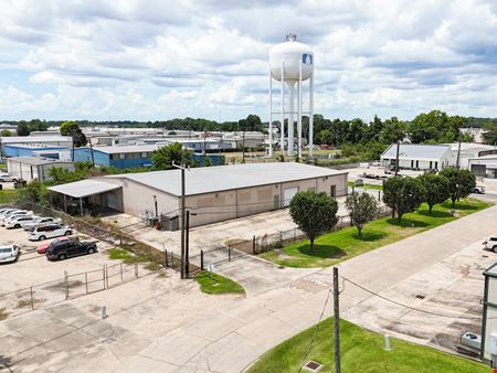 ±10,800 SF Industrial Flex Near Airline Hwy & Industriplex