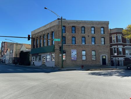 Multi-Family space for Sale at Bridgeport/McKinley | Brick 8-Unit with Parking in Chicago