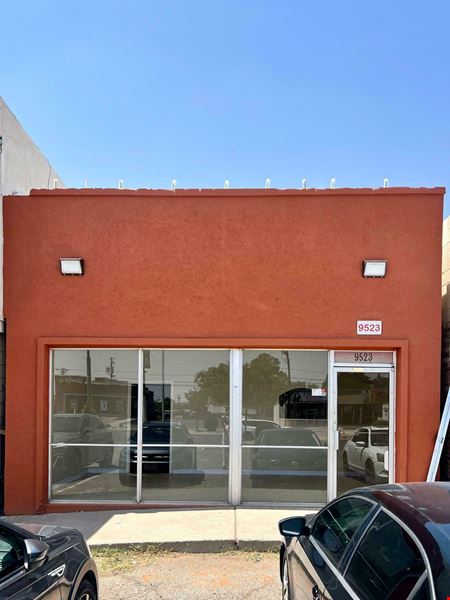 Dyer frontage retail FOR LEASE