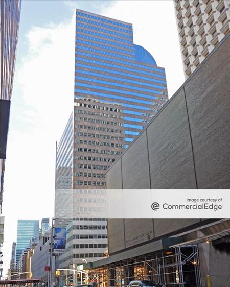 Retail space for Rent at 900 Third Avenue in New york