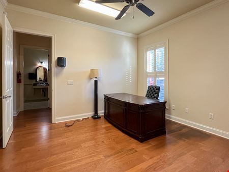 Gonzales Garden Office Ideal for Owner Occupant or Investor