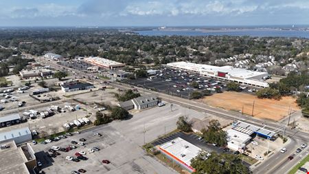 +/-3,000 SF Retail Unit in The Shoppes at Popps Ferry