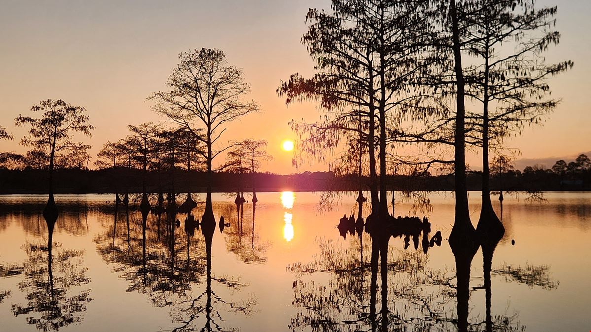 Hartford Lake Fishing & Hunting with House