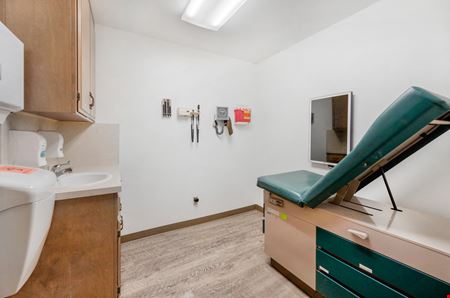 ±1,336 - 2,672 SF Professional First Class Office Space