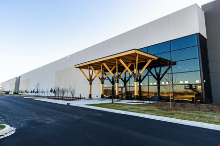 Commercial space at TDC I-90 Logistics Center in West Dundee