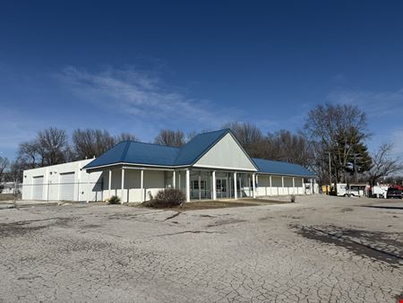 OFFICE WAREHOUSE WITH FENCED YARD