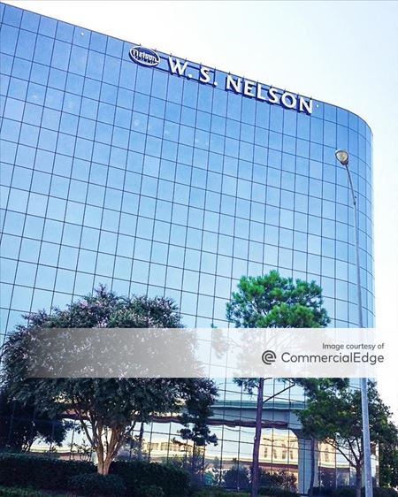 Office space for Rent at Northpoint Central in Houston