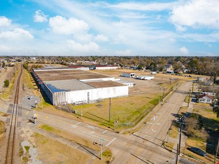 ±173,437 SF Industrial Warehouse with ±12.26-Acre Laydown Yard