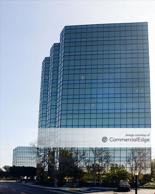 5000 Birch - West Tower