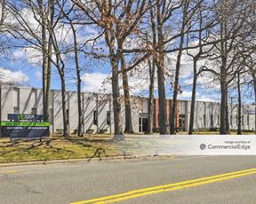 595-681 Old Willets Path